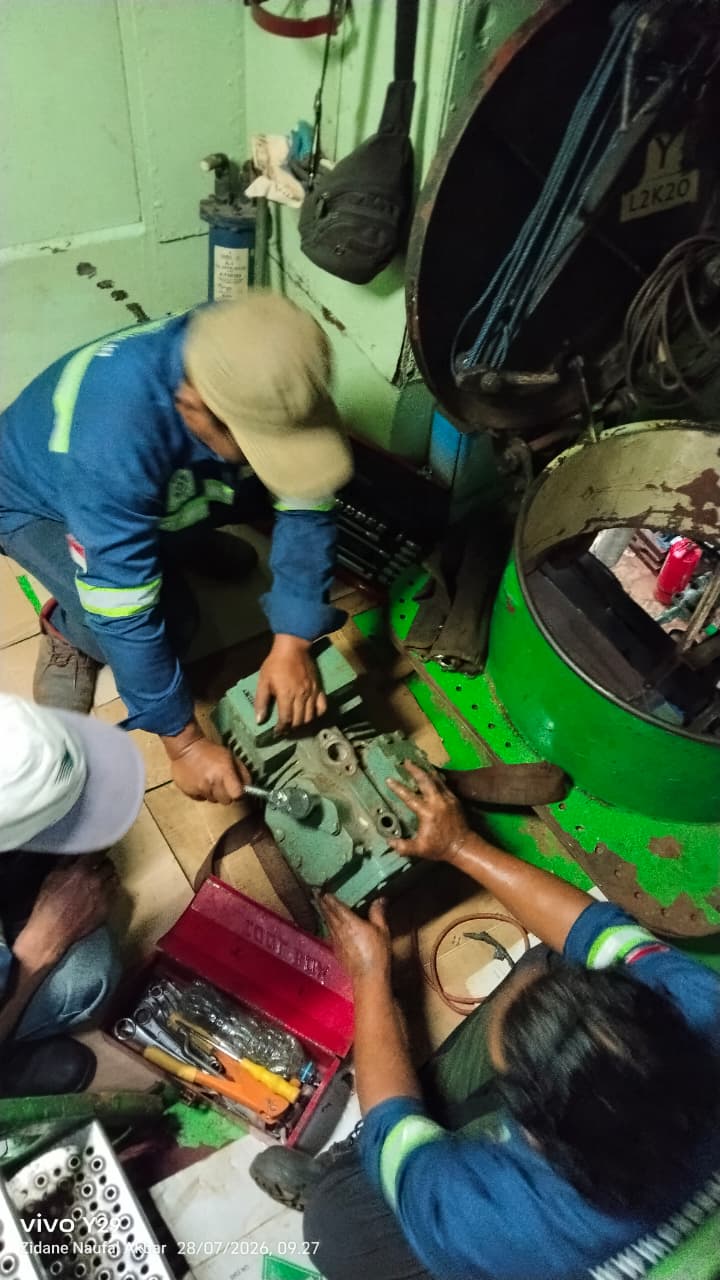 Perbaikan Kompresor ac kapal